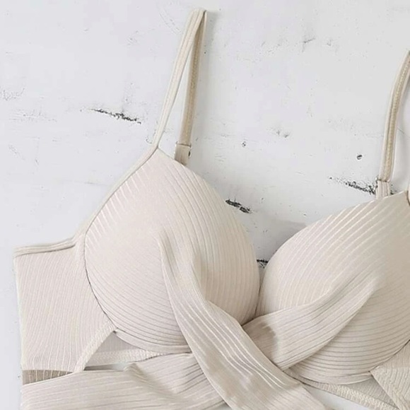 2/$40 ๐ธ๐ป Color Block Twist Push Up One Piece Swimsuit ๐ค - Picture 4 of 11